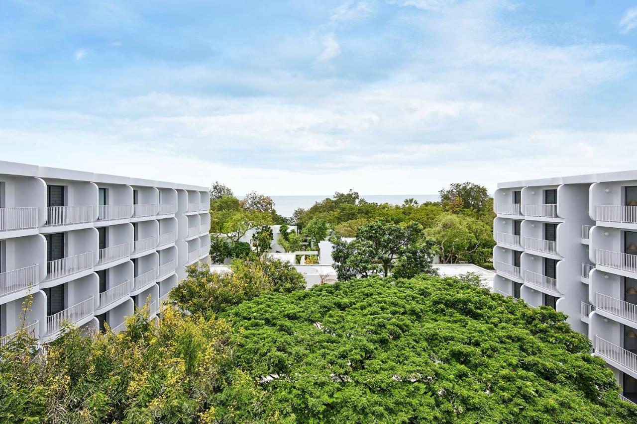 The Standard, Hua Hin Hotel Bagian luar foto The view of the sea from the campus
