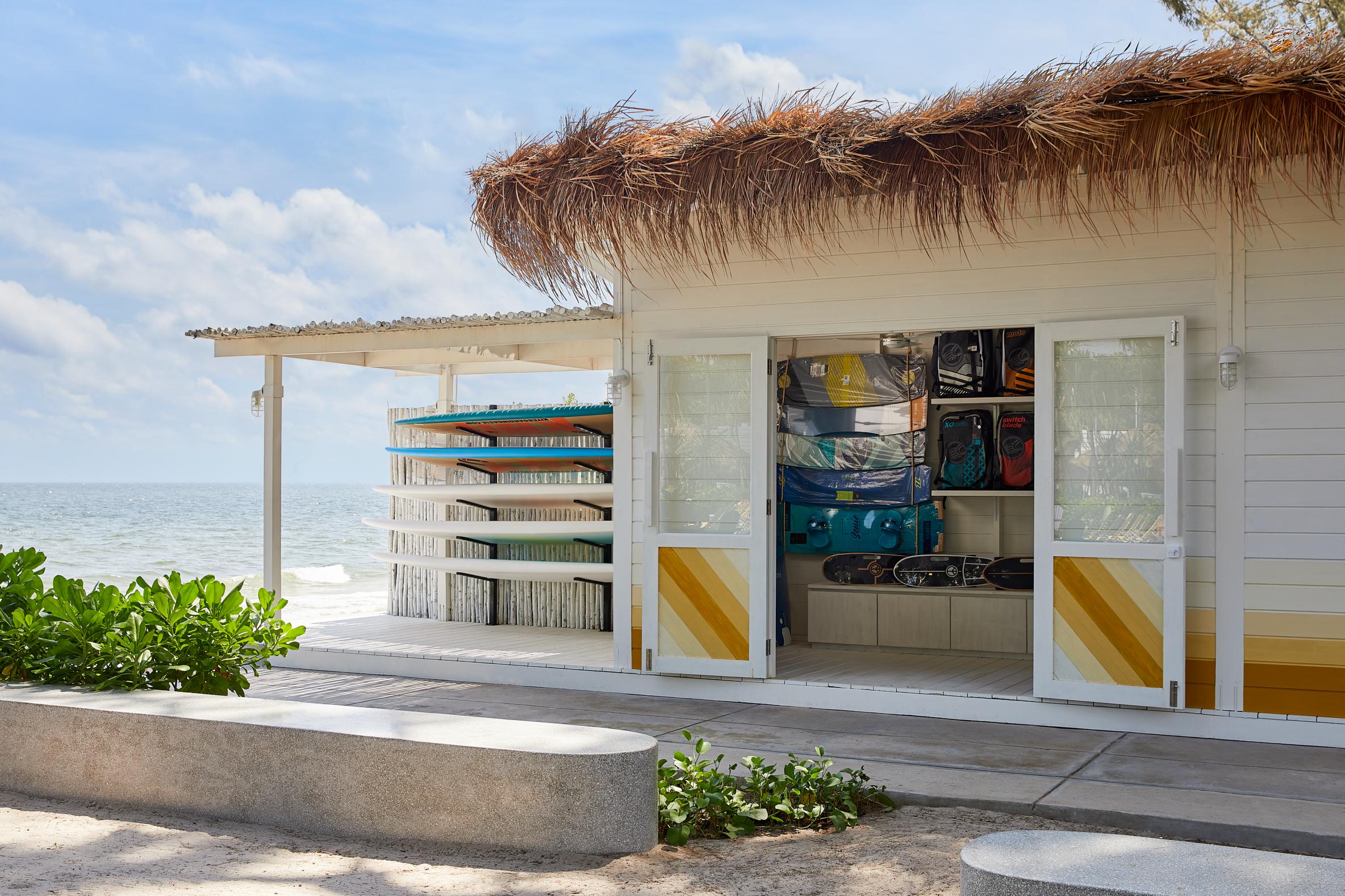 The Standard, Hua Hin Hotel Bagian luar foto The Lifeguard Hut at the beach
