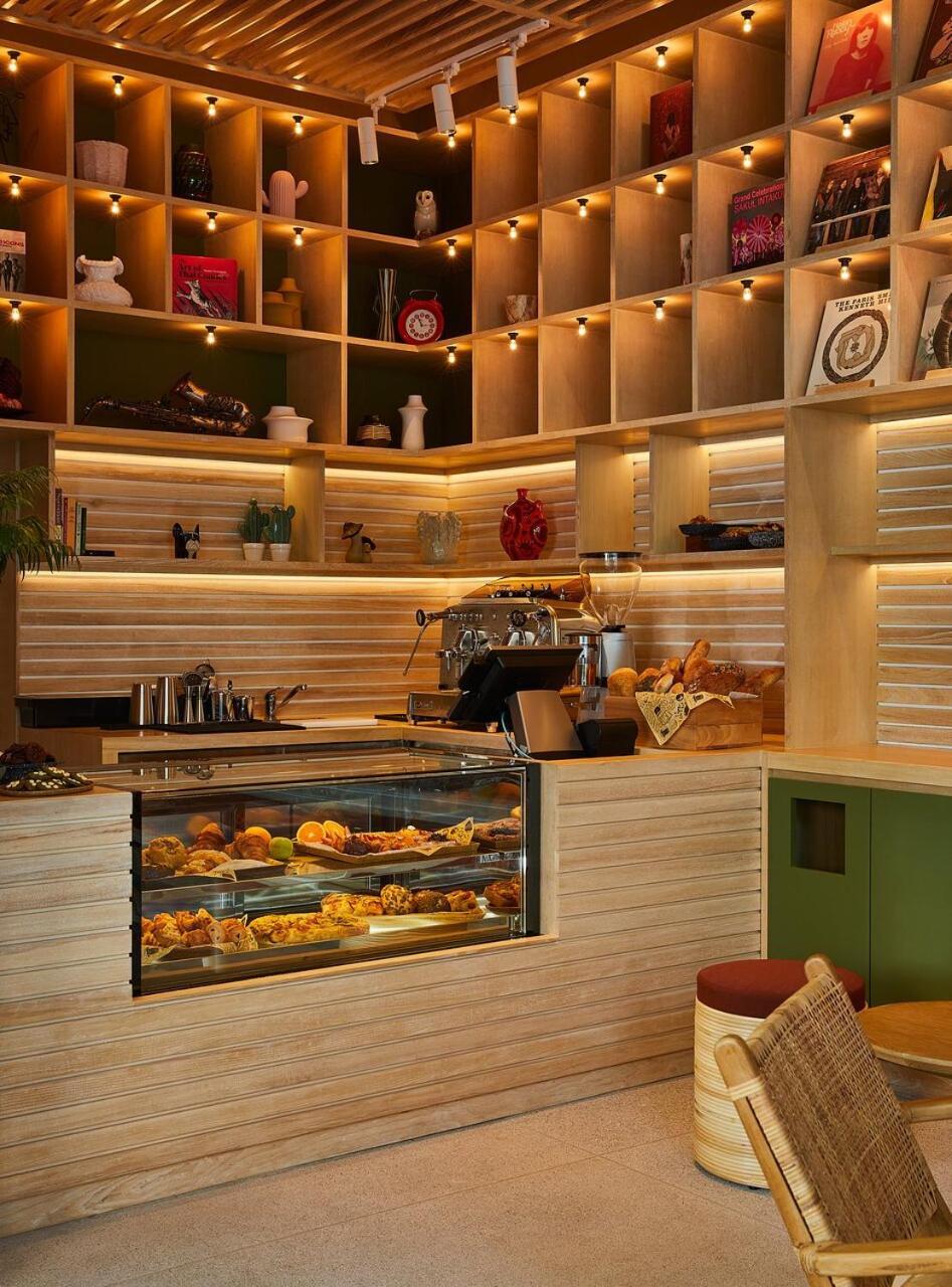 The Standard, Hua Hin Hotel Bagian luar foto A coffee shop in Athens, Greece